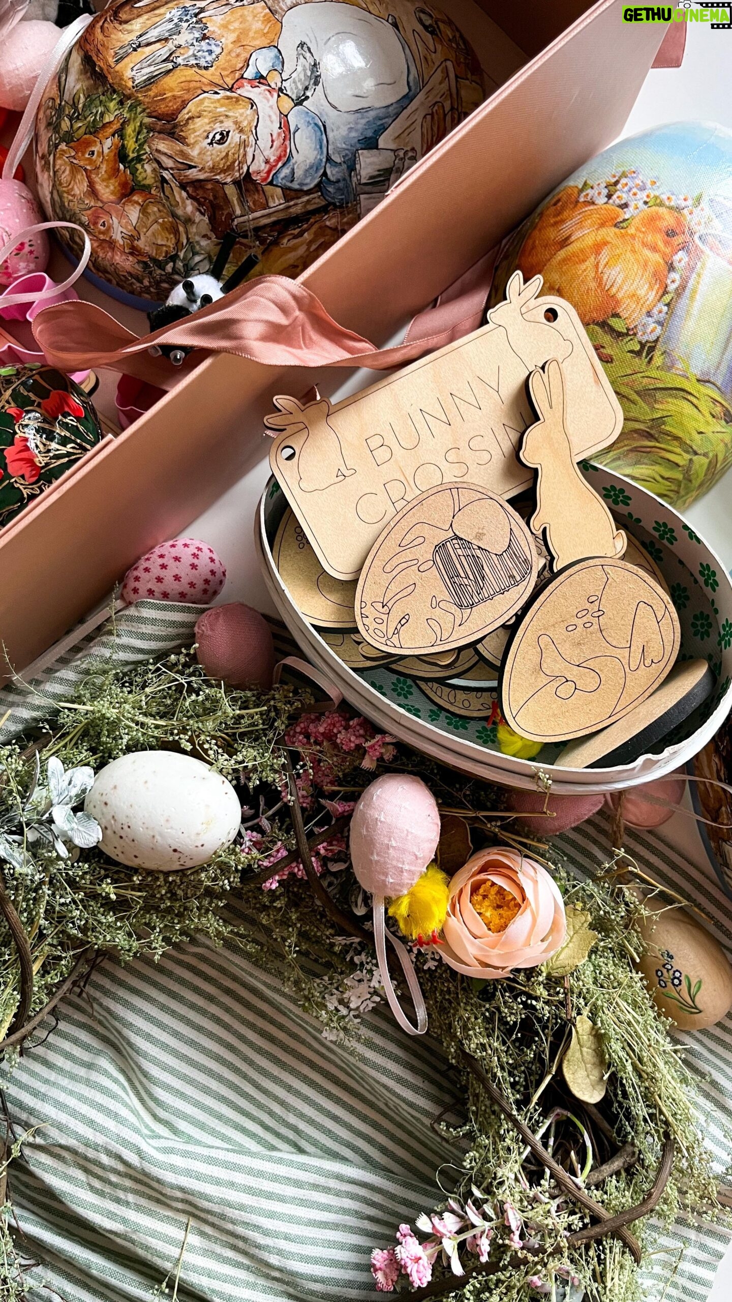Megan Taylor - 3 Likes - EASTER DECORATIONS
I never used to decorate for Easter. Not until we moved into this house 🏡
It wasn’t until this year that I bought an Easter wreath. I have now got a rather lovely little Easter decorations box and I must say it makes me so happy. I only decorate little sections for the week, maybe even only for three days, Good Friday-Easter Sunday. It may be silly to some but the joy it brings is worth it ✨ . Some items in this box are actually my Easter baking goodies too 🎂
Do you do any Easter decorating?
•
•
•
#easterdecorations #byebyeeaster #holidaydecorations #boxingup #homedecor #makesmehappy