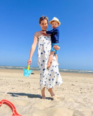 Megan Taylor Instagram - Memories made 🏖️ 💕 
•
•
•
#beachtime #familytime #letsgoback #romney #romneykent #greatstonebeach #soundofthebeach