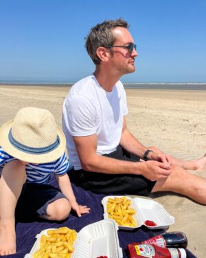 Megan Taylor Instagram - Memories made 🏖️ 💕 
•
•
•
#beachtime #familytime #letsgoback #romney #romneykent #greatstonebeach #soundofthebeach