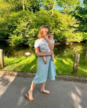 Megan Taylor Instagram - The loveliest afternoon with friends and family 🥰 
#bankholidayweekend #friendsandfamily #lovelyweekend #sunnyweekend #astaticphoto