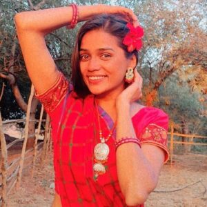 Megha Mathur Instagram - Here it is! Nearly escaped a wardrobe malfunctioning towards the end 😆
.
.
.
.
.
.
.
#trendingreels #reelitfeelit #reelkarofeelkaro  #dumkadiaries #santhalidress #panchhilungi #traditionalattire #indianactress #meghamathuractor