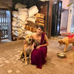 Megha Mathur Instagram - When Rani of @thebrittlethread met Rani of @g5afoundation 
Guess who got intimidated? Keep swiping right to find out. 

Featuring Bira and Rani - furry pals of @g5afoundation

Moment captured by my adorable Shazia @shwetaannagar ❤️

#postscreeningthings #g5a #bira #rani #birathedog #ranithedog
