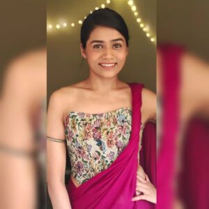 Megha Mathur Instagram - @thebrittlethread getting screened at the @g5afoundation got me all decked up and how!
Hat tip to @simrat.harvindkaur 's adorable father who insisted on taking pictures of me to share it further with his folks. Considering how anti self obsessed I am, I'd have never thought of it. This post is dedicated to him. Thank you Jassu uncle ❤️

#thebrittlethread #jhinibinichadariya #g5a
#filmscreening