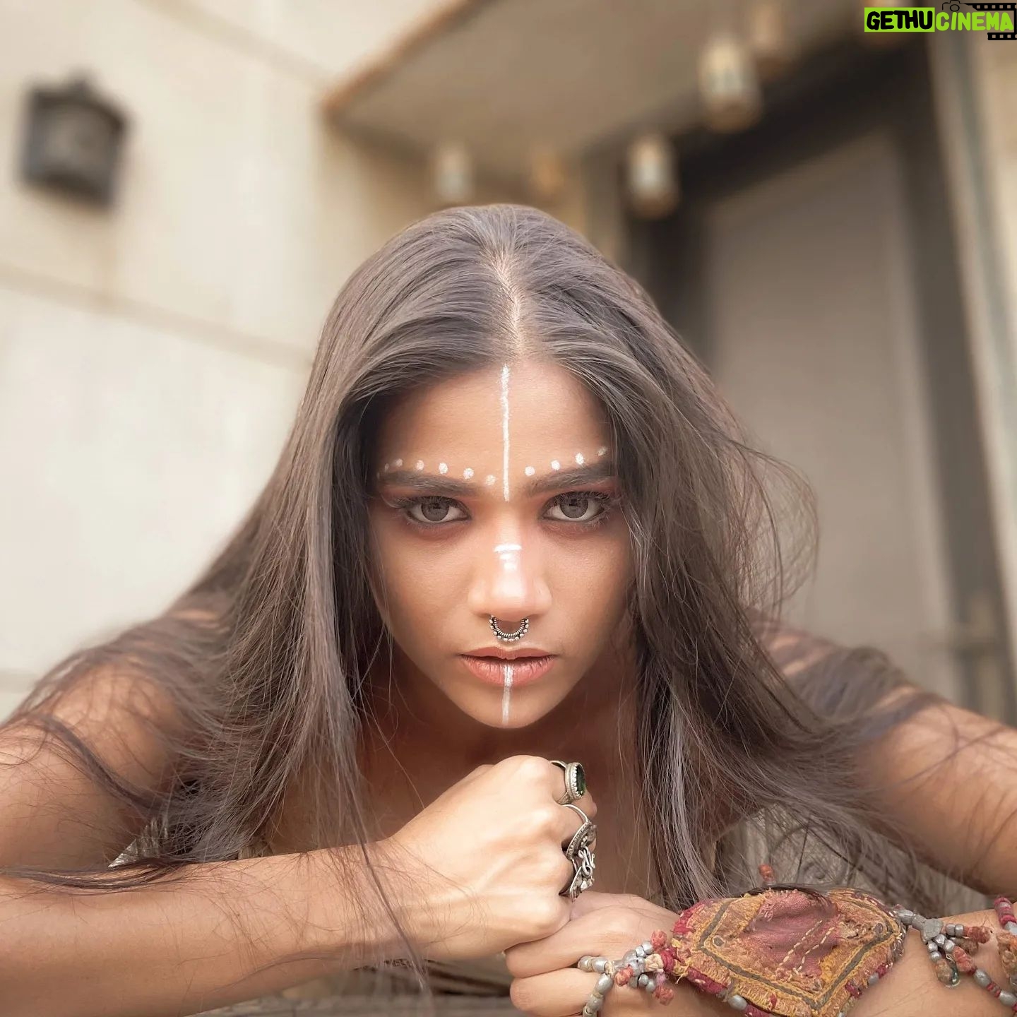 Megha Mathur - 264 Likes - “She said all energy is only borrowed, and one day you have to give it back.”
Making the best out of the collaboration with @makeupbyfaiqa_ and her officer husband with impeccable eye for shots. ❤️
Thank you guys for helping me actualise this theme.
.
.
.
.
.
.
Which one's your favorite?
.
.
.
.
.
#meghamathuractor #model #collaboration