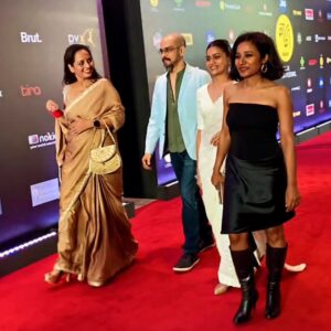 Megha Mathur Instagram - #aboutlastnight 
Actors @smitatambe @meghamathurhere and @tannishtha_c with writer-director @nakedindianfakir at #JORAM's Indian Premiere. 
Photo: @viraj_selot
