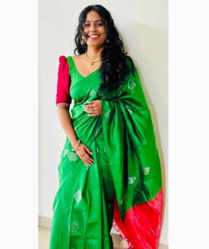 Megha Thomas Instagram - Beautiful drape, brighter smile. ✨🌸

@arathi_gopal taanku for making me more beautiful. Umma ❤️❤️

#saree #sareelover #happy #drape