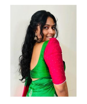 Megha Thomas Instagram - Beautiful drape, brighter smile. ✨🌸

@arathi_gopal taanku for making me more beautiful. Umma ❤️❤️

#saree #sareelover #happy #drape