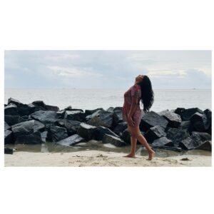 Megha Thomas Instagram - No fair
You really know how to make me cry
When you gimme those ocean eyes
I’m scared
I’ve never fallen from quite this high
Fallin’ into your ocean eyes
Those ocean eyes

📸: @sumeshsj (ambaan) clicked 
#eyes #theeyeschicotheyneverlie #ocean #light #free #breeze #fly #high