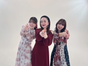 Megumi Han Instagram - F i r s t  R e p o r t

TVアニメ【#推しの子 】第1期公式ガイドブック「First Report」

新生B小町よりルビー役の伊駒ゆりえさんとMEMちょ役の大久保瑠美さんと対談させて頂きました！

「あなたのアイドル　サインはB」

苺プロファン感謝祭2023の想いと共に。