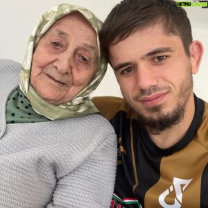 Mehdi Baydulaev Instagram - Мархнаш Аллах1а къобал дойла! Лайна хало Везчу Дала меле яз йойла! Т1ейог1учу ханна мархнаш кхаба а, даста а могшалла лойла, иштта: ирсе дахар, дуьненан аьтто, иман, ислам, гергарчера безам, неха лерам,  ДЕЛЕРА къинхетам хуьлила! Дала х1ара мархи бутта бахьна долуш ялсаманчохь 1ар-дахар лойла вайна. И Веза Дела дукха везна, цу Далла дукха дезначу тобанах дойла вай!!!