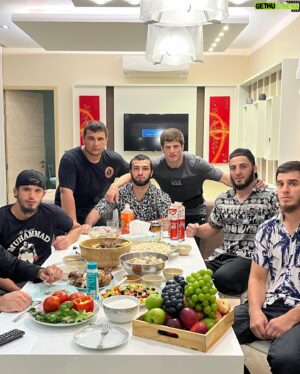 Mehdi Baydulaev Instagram - Лучшая часть нашей жизни состоит из Друзей🤝