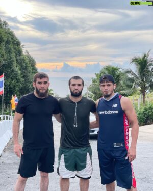 Mehdi Baydulaev Instagram - Ассаламу Алайкум 
Вот и завершился сбор в Тайланде. 
Теперь осталось согнать вес и сделать грамотный бой. 

Так же хотел от всей души поблагодарить братьев которые помогли мне в этой подготовке

@temirov_abdurrakhman  @yusup.umarov  @nashkho.galaev @khasan_magomedsharipov и особенно @zubairatukhugov Дала сий дойла шу Вежи ☝️🤝