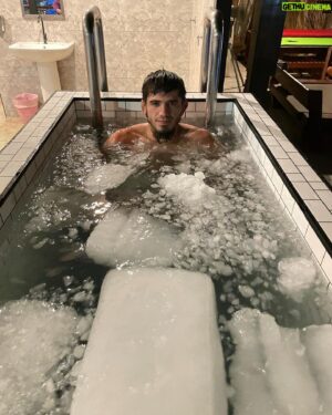 Mehdi Baydulaev Instagram - Ассаламу Алайкум 
Вот и завершился сбор в Тайланде. 
Теперь осталось согнать вес и сделать грамотный бой. 

Так же хотел от всей души поблагодарить братьев которые помогли мне в этой подготовке

@temirov_abdurrakhman  @yusup.umarov  @nashkho.galaev @khasan_magomedsharipov и особенно @zubairatukhugov Дала сий дойла шу Вежи ☝️🤝