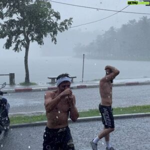 Mehdi Baydulaev Instagram - Ассаламу Алайкум 
Вот и завершился сбор в Тайланде. 
Теперь осталось согнать вес и сделать грамотный бой. 

Так же хотел от всей души поблагодарить братьев которые помогли мне в этой подготовке

@temirov_abdurrakhman  @yusup.umarov  @nashkho.galaev @khasan_magomedsharipov и особенно @zubairatukhugov Дала сий дойла шу Вежи ☝️🤝