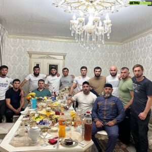 Mehdi Baydulaev Instagram - Сегодня ко мне приехали мои Братья, Хороший вечер провел ☝️