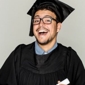 Mehdi Bousaidan Instagram - Déja 5 ans que je suis résident en médecine générale ! (spa vrai c'est un BAC en joke)
#ENH