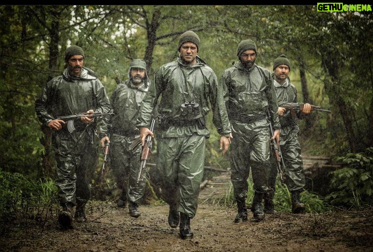 Mehdi Soltani - 50.8K Likes - کشتن حیوانات محافظت شده برای تفریح و یا هر انگیزه دیگری غیر
انسانی و غیر قابل پذیرش است، و اما کشتن انسانهایی که وظایفشان حفاظت از همین حیوانات است یک فاجعهی وحشتناک است، شقاوتی هولناک.
مواظب خودتون و محیط زیستتون باشید. 🙏🏻
پن: نمایی از سریال در حال ساخت #افرا که به مصائب محیطبانان توجه ویژه دارد.
عکس: @mohammad.daraii
#محیطبان #محیط_زیست #سریال_افرا