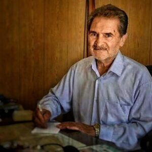 Mehdi Soltani Instagram - #دکتر_محمد‌_آقایی‌_میبدی پزشک متعهد و انساندوستی که هموطنان بویژه محرومان از خدمات و مهربانی او بسیار بهره برده اند. گفته می‌شه هزینه ویزیت او پانصد تومان (پنج هزار ریال) بیشتر نبود. متاسفانه کرونا به او هم رحم نکرد. یاد این انسان بزرگ و پزشک وارسته همیشه در دل‌ها خواهد ماند. 
مواظب خودتون و دیگران باشید. این روز ها بیش از پیش. 🙏🙏🙏
#کرونا #پزشک_متعهد_با_وجدان
