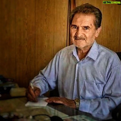 Mehdi Soltani - 44.6K Likes - #دکتر_محمد_آقایی_میبدی پزشک متعهد و انساندوستی که هموطنان بویژه محرومان از خدمات و مهربانی او بسیار بهره برده اند. گفته میشه هزینه ویزیت او پانصد تومان (پنج هزار ریال) بیشتر نبود. متاسفانه کرونا به او هم رحم نکرد. یاد این انسان بزرگ و پزشک وارسته همیشه در دلها خواهد ماند.
مواظب خودتون و دیگران باشید. این روز ها بیش از پیش. 🙏🙏🙏
#کرونا #پزشک_متعهد_با_وجدان