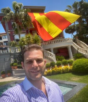 Mehmet Aslan Instagram - Tek Aşk!
Aşkların en güzeli… 🦁💛❤️🏆
#galatasaray #şampiyon #23