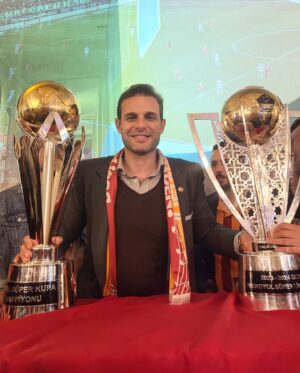 Mehmet Aslan Instagram - Kupalara layıksın sen eyy şanlı Galatasaray!🦁💛❤️
24.Şampiyonluğumuz hayırlı olsun!⭐️⭐️⭐️⭐️
Hedef #25 🏆🏆🏆🏆🏆
Tek büyük!💪
Türkiyedir Galatasaray!🇹🇷
@galatasaray