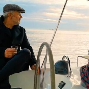Mehmet Aslantuğ Instagram - KAPTANIN SEYİR DEFTERİ / 
Uzun zaman oldu farkındayım; ama biliriz değil mi?Kavuşmayı beklerken, beklemeyi sever insan...
Ve elveda “Masumiyet”
“Gizli bahçemizde açan çiçekler vardı / Vermeye az bulduk / Yahut vakit olmadı” 
Bu güzel, şık çalışma için emeği geçen tüm dostlara, bu görüntülere mühürlü derin bir muhabbetle... 
Başka bir zaman, başka bir seyirde❤️