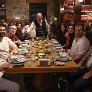 Mehmet Bozdağ Instagram - #KuruluşOsman dizimizin 5. sezon çekimlerini tamamladık. Acısıyla tatlısıyla emeğini ortaya koyan tüm ekibin eline, yüreğine sağlık. Başta kanalımız atv’ye ve kıymetli yöneticilerine, bizleri yalnız bırakmayan ve her daim destekçimiz olan izleyicilerimize canıgönülden teşekkür ediyorum. Yeni sezonda görüşmek dileğiyle…

@kurulusdizisi @bozdagfilm @atvturkiye