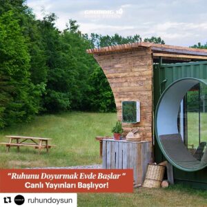 Mehmet Gürs Instagram - #Repost @ruhundoysun with @get_repost
・・・
Grundig olarak, Ruhun Doysun farkındalık hareketiyle, gıdaya saygıyı, bilinçli tüketimi mutfaktan başlayarak hayata yaymak adına ilk günden beri amacımız size ilham vermek. Ev hayatın başladığı yer… Ruhun Doysun olarak evlerinize konuk olmak, bugüne dek konuştuğumuz her şeyi yeniden değerlendirmek için en uygun zaman… Size bu dönemde iyi gelecek, bir arada olduğumuzu hissettirecek konular ve konuklarımızla ilham vermeye ve öğrenmeye devam edeceğiz. "Ruhunu Doyurmak Evde Başlar" söyleşileri başlıyor. 
Detaylar aşağıda…
🌱21 Nisan 21.00
Mehmet Gürs ve Dr. Mehmet Tekinel
“Bağışıklık Sistemi”
🌱23 Nisan 21.00
Mehmet Gürs ve Levent Erden
“Dijital Dönüşüm”
🌱28 Nisan 21.00
Cemre Torun ve Hülya Ekşigil
“Yemeğin Gücü”
🌱30 Nisan 21.00
Cemre Torun ve Klinik Psikolog Eda Arduman
“Sosyal Mesafeli İlişkiler”
#ruhundoysun #evdebaslar
@grundigturkiye @gursmehmet @ceminers @mehmettekinelm @leventerdening @hulyaeksigil @earduman