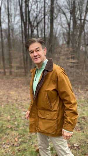 Mehmet Oz Instagram - The holidays are a whirlwind, so get outside to clear your mind and focus on the big questions. You’ll be more engaged when you join the celebration!