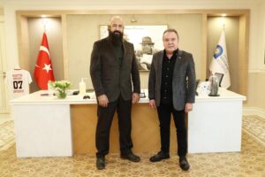 Mehmet Özgür Instagram - Sağduyusuna her daim güven duyduğum Antalya Büyükşehir Belediye Başkanımız Sayın Muhittin Böcek ile Antalya’daki sanat ve tiyatro  üzerine son derece verimli bir sohbet gerçekleştirdik.Kendisine evsahipliği için çok teşekkür ediyorum. @muhittinbocek @antalyabb