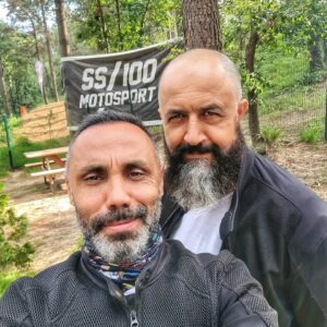 Mehmet Özgür Instagram - Adrenalin kokusu geldi mi burnunuza😘 kardeşim @umutoguz 🧿♥️ #ss/100motosport #s1000rr #s1000xr #bmw #kemerburgazkentormanı #istanbul #actor #fast