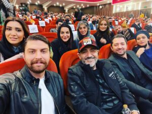Mehran Ghafourian Instagram - اکران خصوصی سریال جیران
ساخته جناب آقای فتحی 
بهرام عزیزم بعد از مدتها دیدمت و چقدرررر خوشحالم کهنه رفیق عزیزم❤️
#جیران 
@filimocom