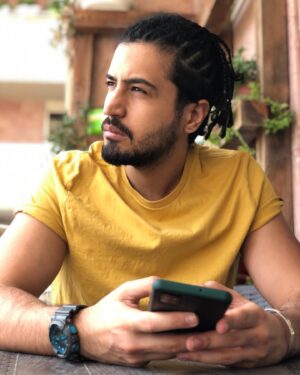 Mehrdad Sedighian Instagram - صدای راوی روی تصویره
هرکاری باهات میکنه میگه تقدیره