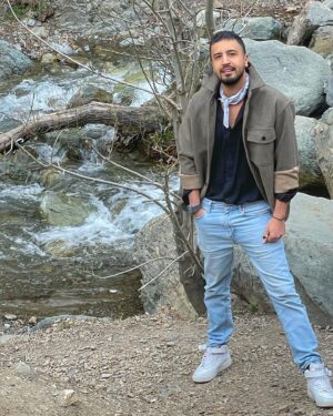 Mehrdad Sedighian Instagram - اگه تو سال جديد مهربون باشيم، بخشنده باشيم، فعال باشيم، دريادل باشيم، حق‌خواه باشیم، بلندنظر باشیم، #مبارکه 

سال نو مبارک 💚