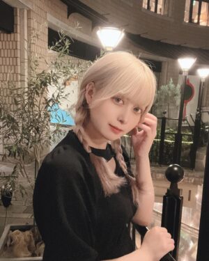 Mei Hashima Instagram - 三つ編み×黒ワンピ=魔女🐈‍⬛🖤