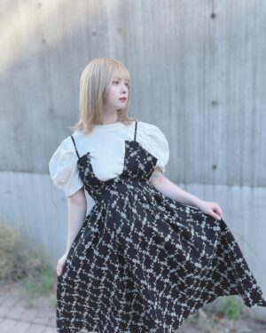 Mei Hashima Instagram - 一緒にお散歩する？‪✻*˸ꕤ*˸*⋆。

 #私服 #ワンピース  #韓国  #韓国ファッション  #ファッション #ヘアスタイル #ハイトーン #セミロング #ホワイト #ホワイトカラー #ヒニヒニ  #heenieheenie  #idol #自撮り