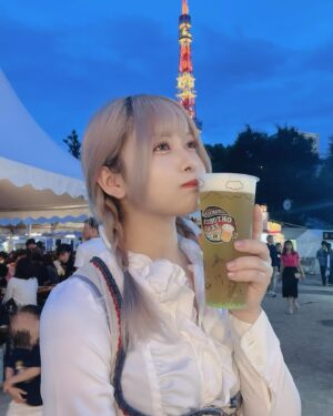 Mei Hashima Instagram - ドイツが主役のオクトーバーフェスト今年も来た🇩🇪🍺🏰
1枚目は泡ペロです
 
ドイツ衣装着させてもらったよ〜かわいい？

 #オクトーバーフェスト #オクフェスラブ #octoberfest  #ドイツ #ビール #beer #芝公園  #🇩🇪