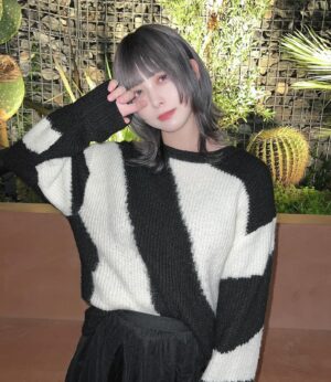 Mei Hashima Instagram - 染めて切った！

今年も切りおさめはあつき氏。

 #ヘアスタイル #ヘアカット #ヘアセット  #ウルフカット  #ロングウルフ  #アッシュグレー #美容院 #ファッション #自撮り #idol #レイヤー #レイヤーカット