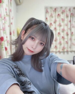Mei Hashima Instagram - あなたの好きなハーフツイン。

 #ハイトーン #シルバー #ヘアカラー #ヘアスタイル #ヘアセット #ブルー #ラベンダー  #色落ち #美容院 #ハーフツイン #自撮り #idol #カラコン #グレー