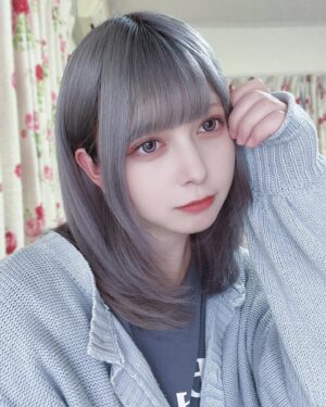 Mei Hashima Instagram - 色落ちこんな感じ。🩶🩶🩶

 #ヘアカラー #ヘアスタイル #ブルーブラック  #ブルーラベンダー #ブルー #ラベンダー #カラコン #idol #ミディアム #グレー #グレージュ