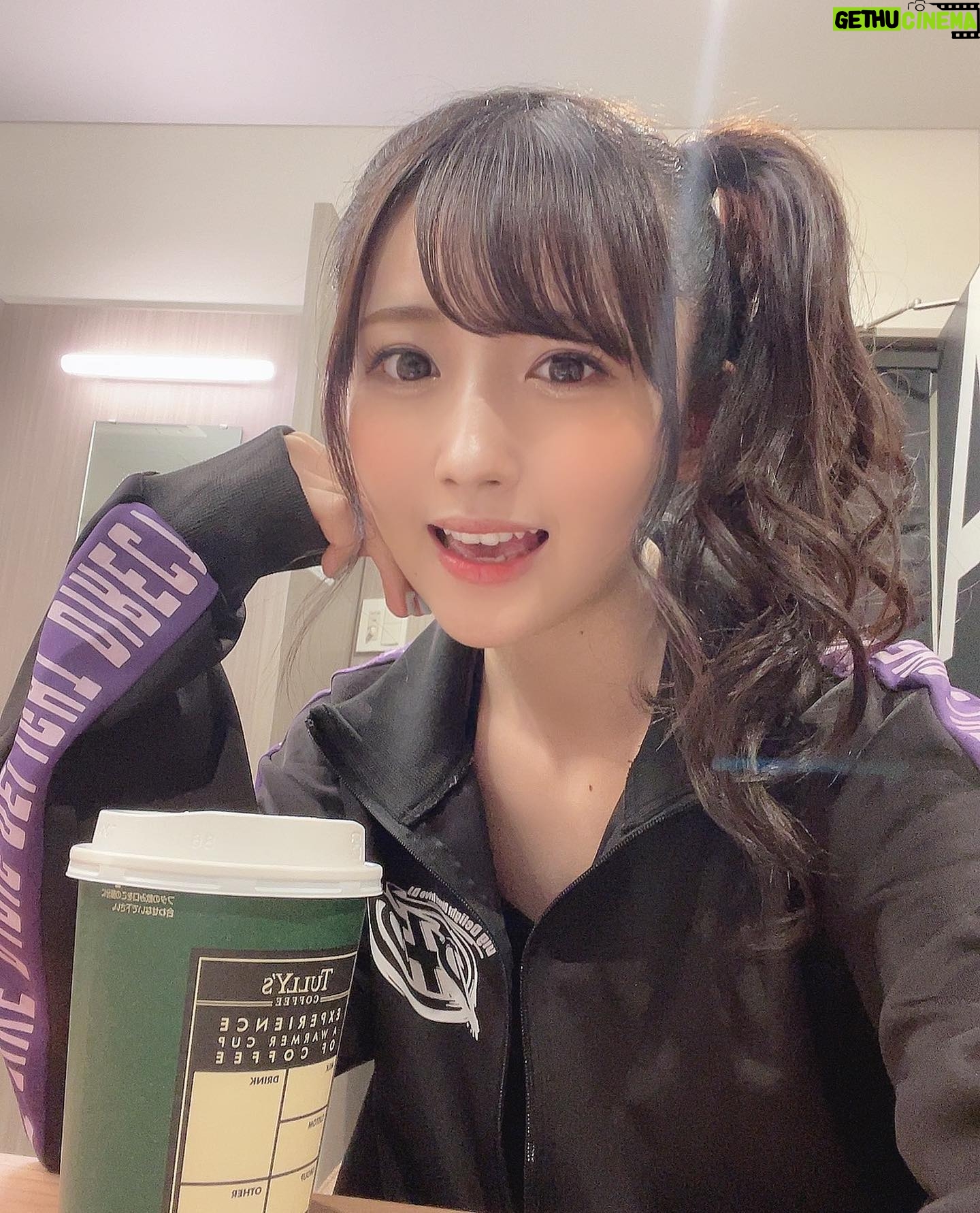 Mei Okada - 3.4K Likes - .
.
楽屋オフショット ☽︎
(寒い日だったのでココアラテのんでます)
(最近 自撮り多めなので他撮りもふやしますね …( *ˊᵕˋ)全身とかも…*゚)