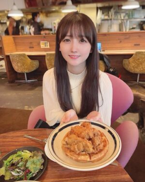 Mei Okada Instagram - ⠀ ⠀ ⠀
⠀ ⠀ ⠀
いつしかのお姉ちゃんとの
ワッフルデート写真 載せます🧇🧸

ゆるっとオフ感 、、🌙