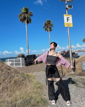 Mei Okada Instagram - ⠀ ⠀ ⠀
⠀ ⠀ ⠀
フェスの日の私服全身🌻🧸
(たまにはこういう感じも良きかな …？ *̣̩⋆)
