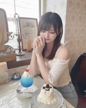 Mei Okada Instagram - ⠀ ⠀ ⠀
⠀ ⠀ ⠀
2023. 5. 19
お誕生日を迎えました𓂃٭ 🎂🐇

自分らしく
好きなことへまっすぐ丁寧に
そして
新しいことにもたくさんチャレンジしていけたらと思います、、.ᐟ.ᐟ 🫧

いつもいっぱいの愛をありがとう…*ﾟ
新しい1年もよろしくおねがいします🧁