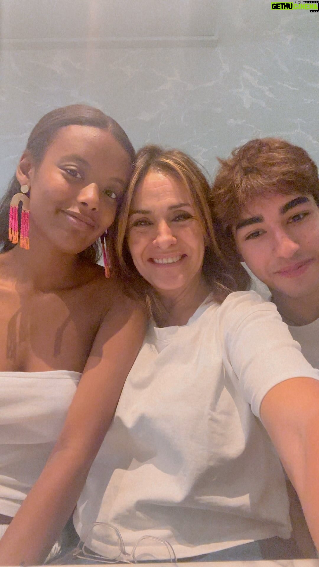 Melani Olivares - 30.6K Likes - Que orgullosa estoy de vosotr@s!!!! @marttinaol_ @alihsdiaa sois maravillos@s!!!! No me importa la nota , me enorgullezco de lo que sois, mĆ”s buenos que el pan ! Os quierooooo! Ahora sĆ que si, empiezan vuestras ansiadas vacaciones!!!š©·š©·š©·