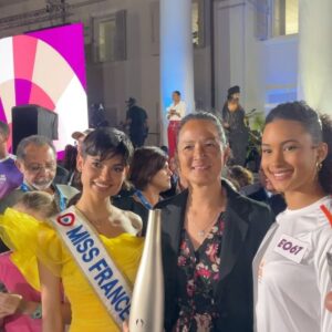 Mélanie Odules Instagram - 𝐌𝐨𝐦𝐞𝐧𝐭 𝐢𝐧𝐨𝐮𝐛𝐥𝐢𝐚𝐛𝐥𝐞 𝐞𝐧 𝐭𝐚𝐧𝐭 𝐪𝐮𝐞 𝐩𝐨𝐫𝐭𝐞𝐮𝐬𝐞 𝐝𝐞 𝐥𝐚 𝐟𝐥𝐚𝐦𝐦𝐞 𝐨𝐥𝐲𝐦𝐩𝐢𝐪𝐮𝐞 🔥🇷🇪
𝐇𝐨𝐧𝐧𝐞𝐮𝐫 𝐞𝐭 𝐟𝐢𝐞𝐫𝐭é 𝐝𝐞 𝐩𝐨𝐫𝐭𝐞𝐫 𝐥𝐞𝐬 𝐯𝐚𝐥𝐞𝐮𝐫𝐬 𝐝𝐞 𝐥’𝐨𝐥𝐲𝐦𝐩𝐢𝐬𝐦𝐞 : 𝐞𝐱𝐜𝐞𝐥𝐥𝐞𝐧𝐜𝐞, 𝐚𝐦𝐢𝐭𝐢é 𝐞𝐭 𝐫𝐞𝐬𝐩𝐞𝐜𝐭 ! ❤️‍🔥
•
#jeuxolympiques #flammeolympique #reunionisland #cocacola  #missreunion
