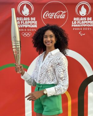 Mélanie Odules Instagram - Je suis honorée de porter la flamme olympique mercredi pour les JO ! 🤍
•
Un moment inoubliable qui symbolise l’unité et l’esprit sportif 🏅
•
Merci @cocacolareunion pour cette opportunité 🙏🏽