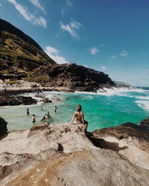 Melanie Posner Instagram - Spot the 2 hearts, 3 if you count mine ✨

I’m full of so much gratitude that I finally got to experience the beauty that is Hawaii. My soul needed a reset and it did in the most perfect place 🤍