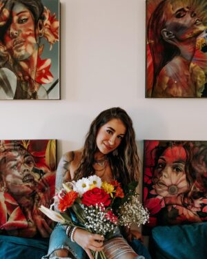 Melanie Posner Instagram - Miley Cyrus said “I can buy myself flowers,” and I took that very seriously. 

Ps) you can too, these paintings are available on my website 💐 Originals and prints ✨

📸 magic: @zena.negron.photography 
.
.
.
.
.
#portraitpainter #portraitpainting #flowerpaintings #mileycyrusflowers #oilpainter #womenwhopaint #sandiegoartist