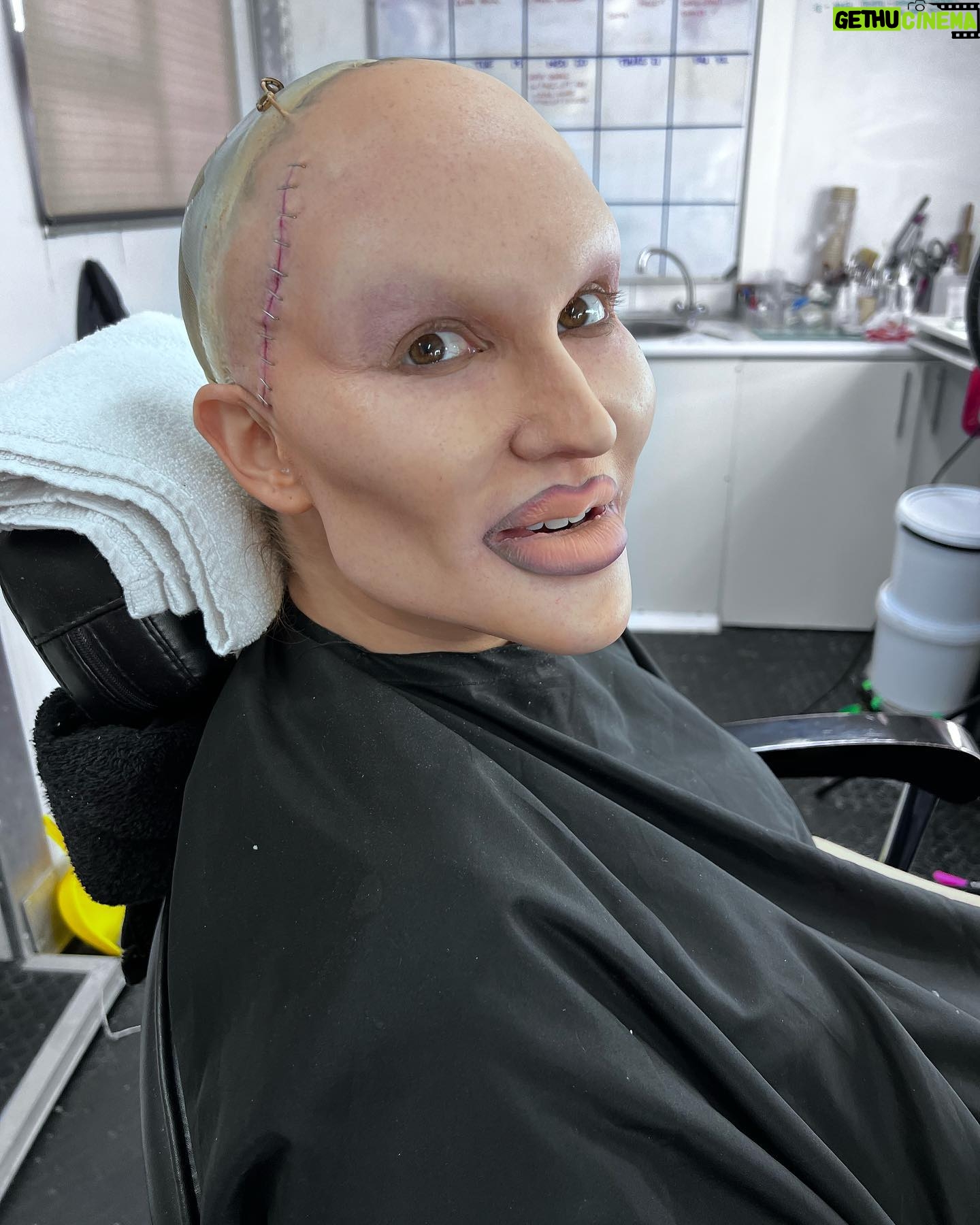 Melanie Scrofano - 11.9K Likes - Join us for a spa day, Clickbait Unfollowed style!
#clickbaitunfollowed @blueicepictures @blueiceafrica @tubi @katbarrell